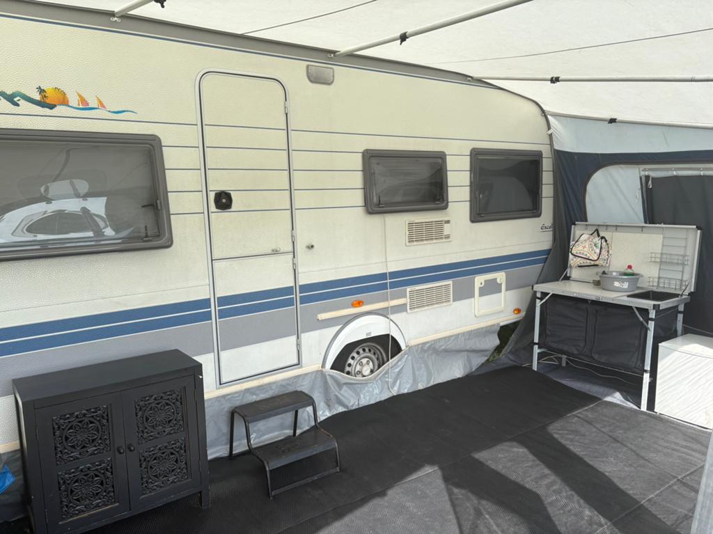 Hobby Excellent 470 Caravan, Caravans en Kamperen, Caravans, Particulier, tot en met 4, 1000 - 1250 kg, Rondzit, Hobby, Dwarsbed
