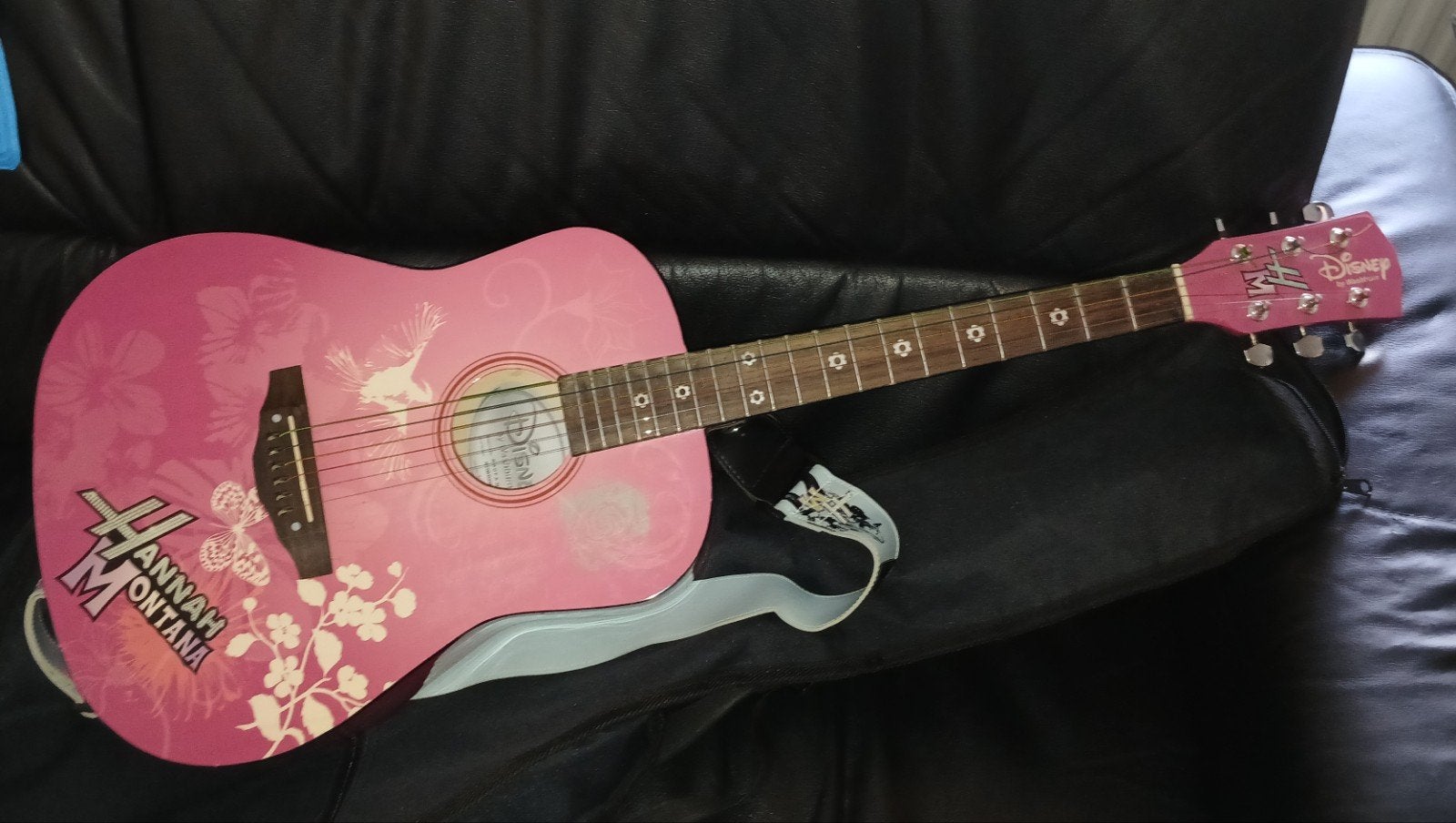 Hannah Montana Miley Cyrus Disney Washburn Kindergitaar Roze, Ophalen of Verzenden, Gebruikt, Western- of Steelstringgitaar, Met koffer
