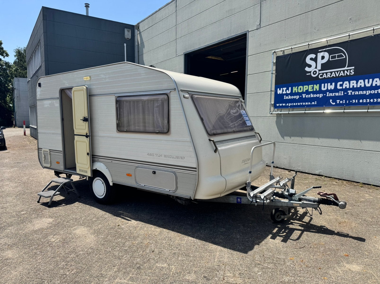 Caravan Avento Premier 420 TLH Exlusief + Toilet en Voortent, Ringverwarming, Rondzit, Dwarsbed, Bedrijf
