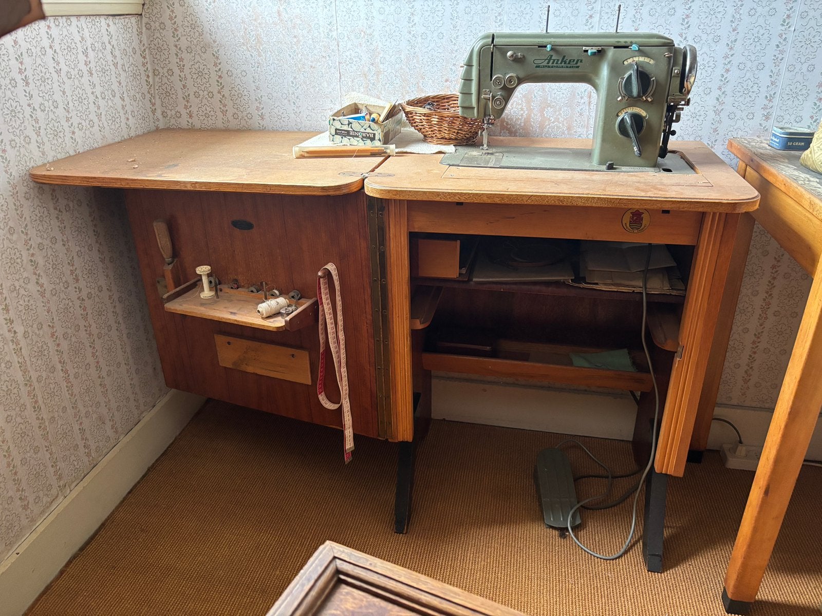 Vintage Anker naaimachine in originele houten kast, Ophalen