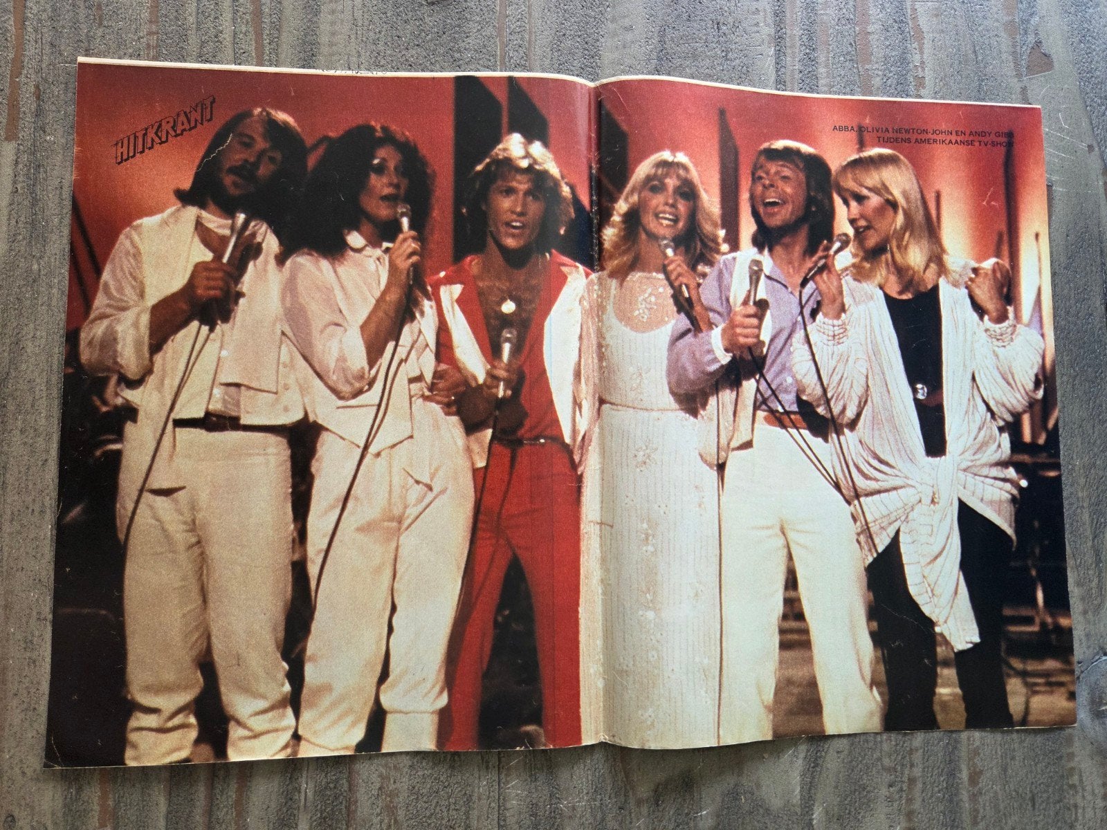 ABBA tijdens TV show - Vintage Poster, Verzamelen, Rechthoekig Staand, Ophalen of Verzenden, Zo goed als nieuw, A1 t/m A3