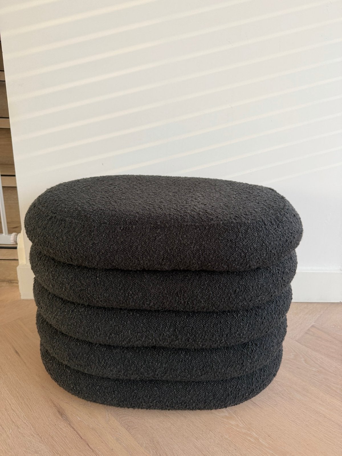 Zwarte poef met opbergruimte, Ophalen, Minder dan 50 cm, Zo goed als nieuw, Stof