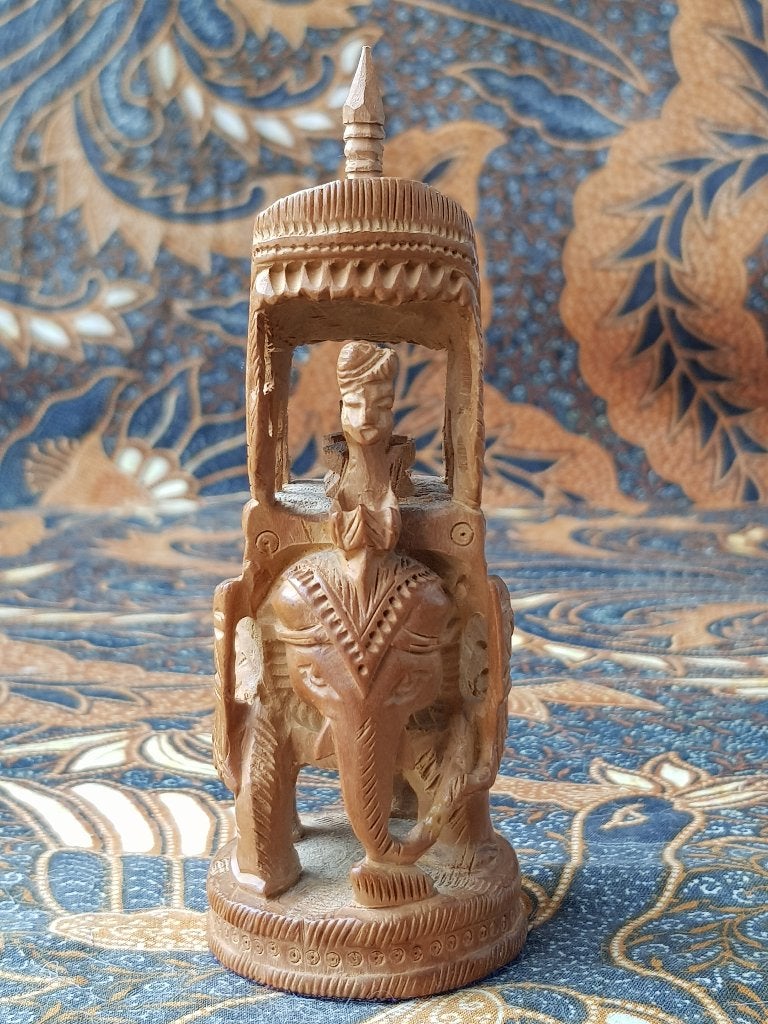 Olifant met berijder antiek Oosters beeldje van hout 12 cm., Ophalen of Verzenden, Beeld, Gesneden, Hout
