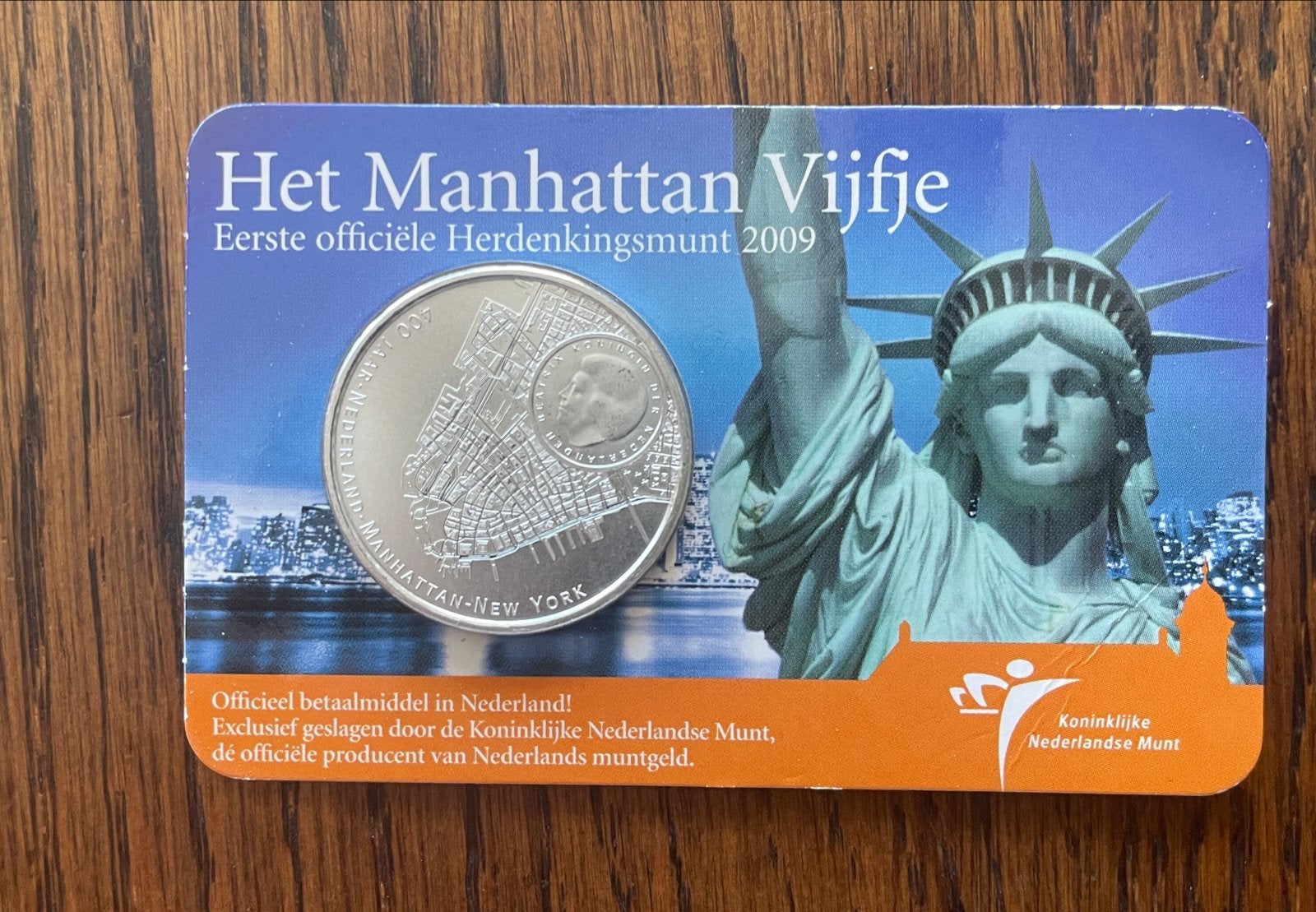 Het Manhattan Vijfje - Eerste officiële Herdenkingsmunt 2009, Ophalen of Verzenden, Koningin Beatrix, Euro's, Losse munt
