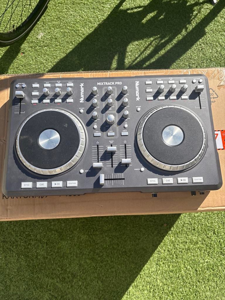 Numark Mixtrack Pro DJ Controller, Muziek en Instrumenten, Dj-sets en Draaitafels, Ophalen, Zo goed als nieuw, Dj-set, Numark
