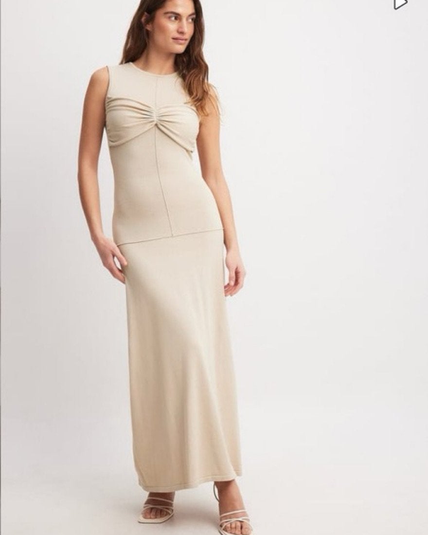 NA-KD jurk maat S, Maat 38/40 (M), Beige, Ophalen of Verzenden, Zo goed als nieuw
