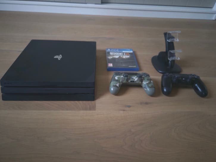 Playstation 4 pro 1tb met 2 controllers, Met games, Met 2 controllers, Ophalen of Verzenden, Zo goed als nieuw