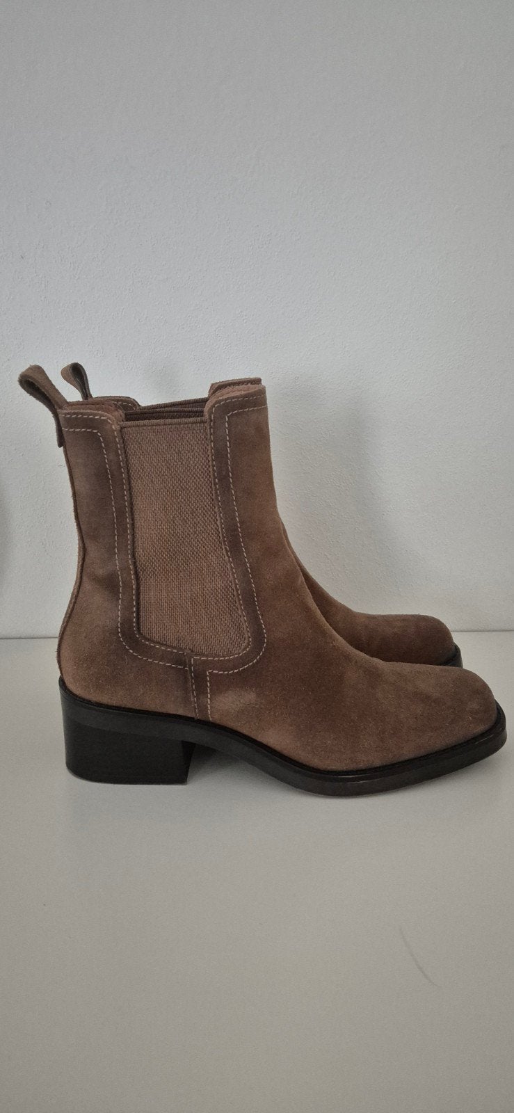 Tamaris Chelsea boot suède cognac maat 41, Tamaris, Bruin, Lage of Enkellaarzen, Ophalen of Verzenden