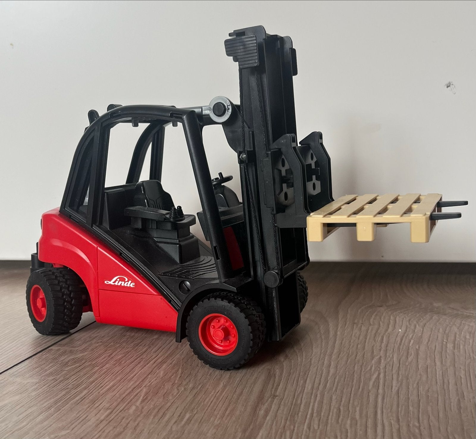 Bruder Linde Vorkheftruck met Pallet, Ophalen, Zo goed als nieuw, Jongen of Meisje