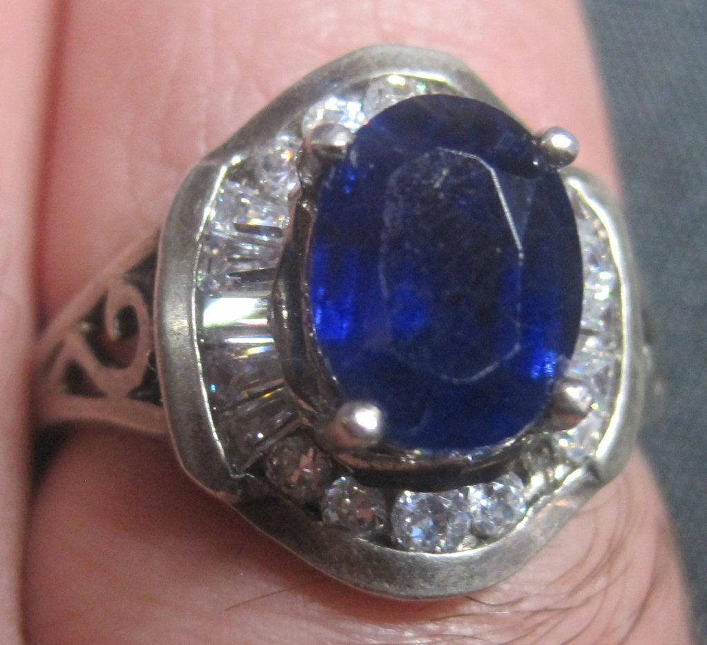 Saffier klassiek design zilver ring circa 1970, Ophalen, Blauw, Zo goed als nieuw, 17 tot 18