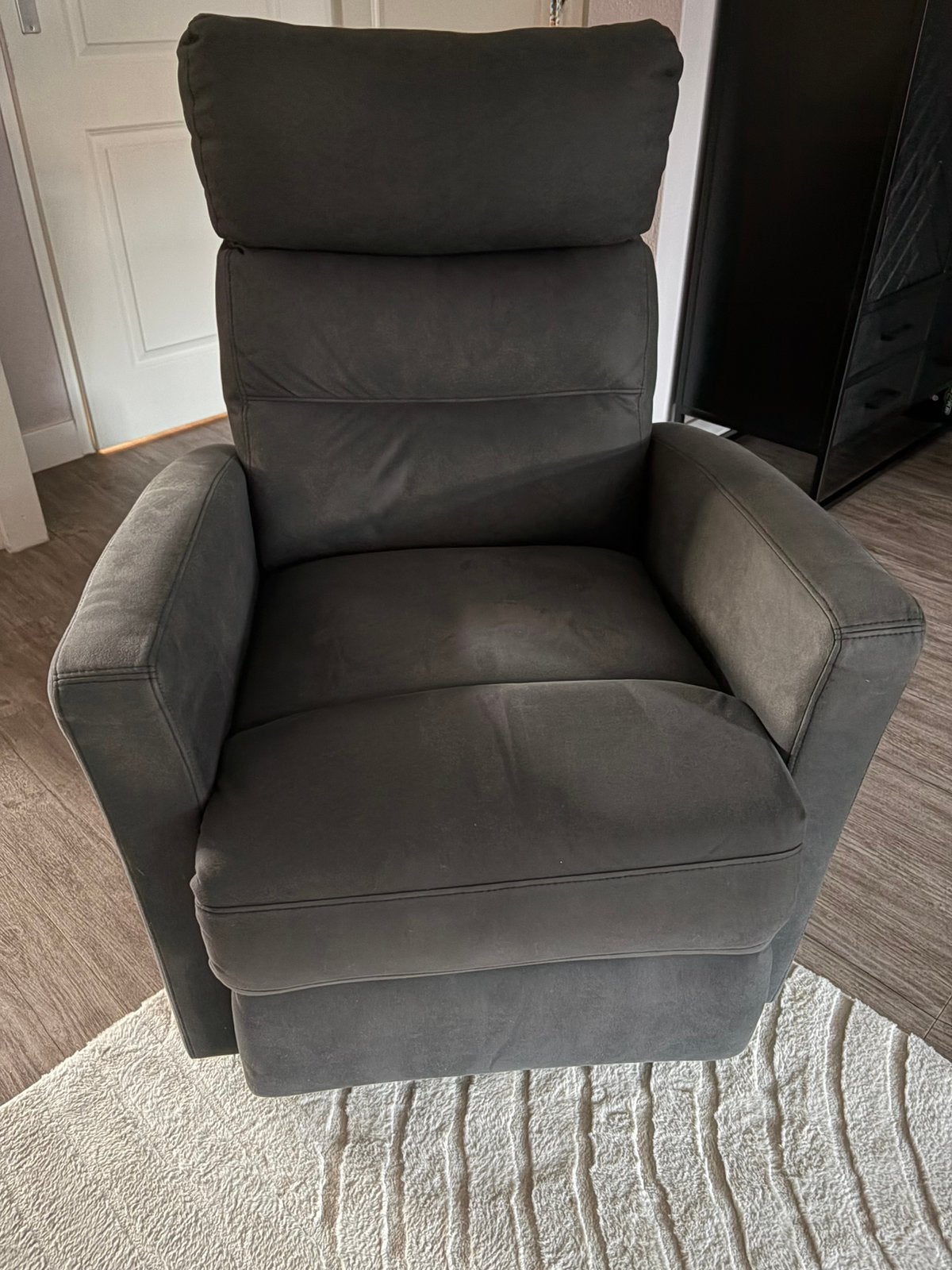 Zwarte fauteuil, Ophalen, Zo goed als nieuw, 75 tot 100 cm, 50 tot 75 cm