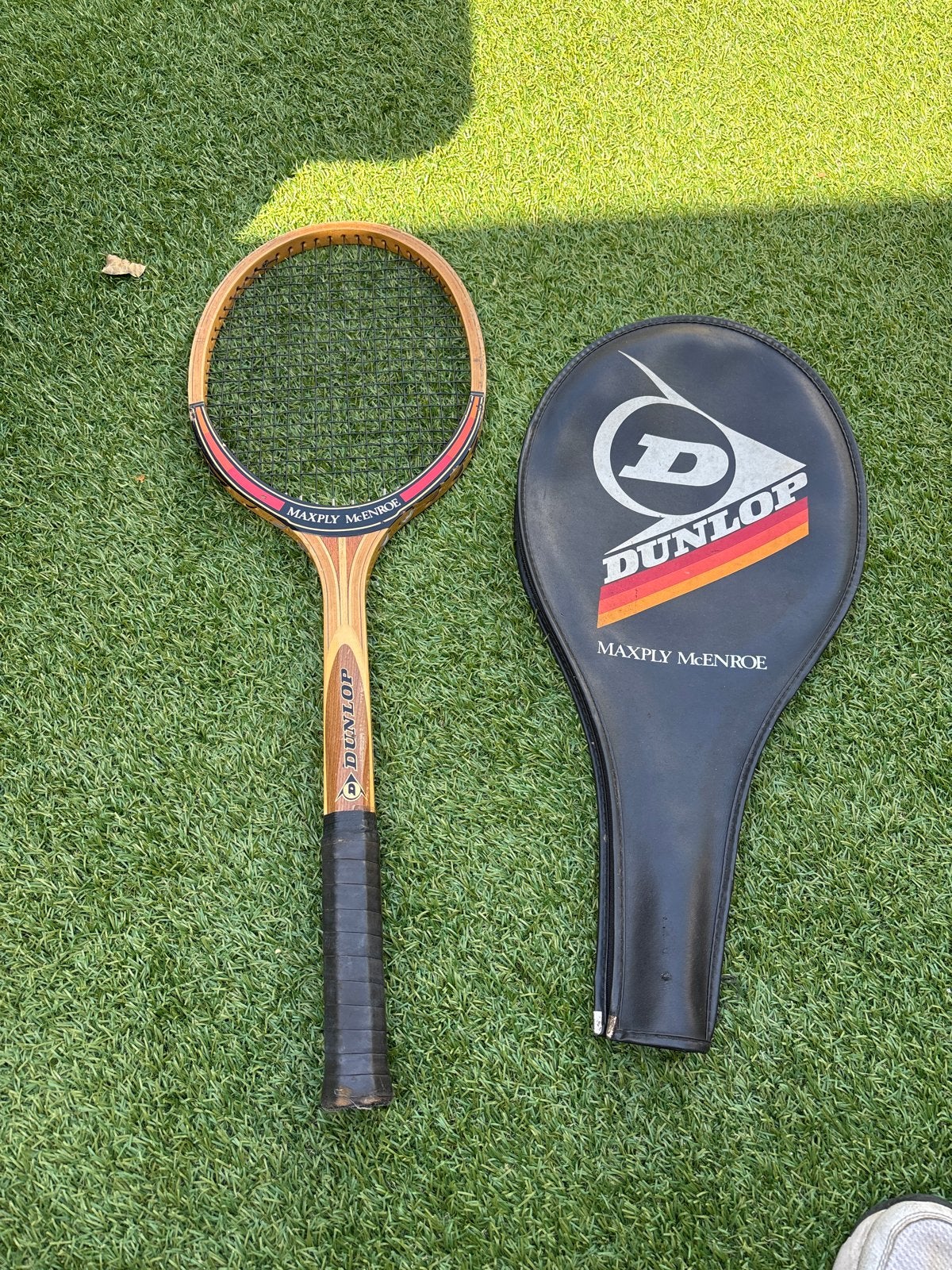 Dunlop Maxply McEnroe tennisracket met hoes - Collector's it, Sport en Fitness, Tennis, Ophalen, Gebruikt, Racket, Dunlop