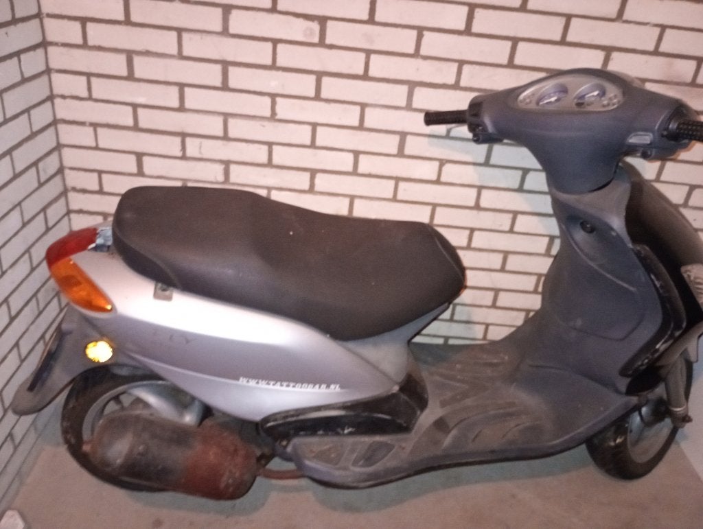 Scooter zonder a c c u piaggio, Fietsen en Brommers, Ophalen, Piaggio, Gebruikt, Benzine