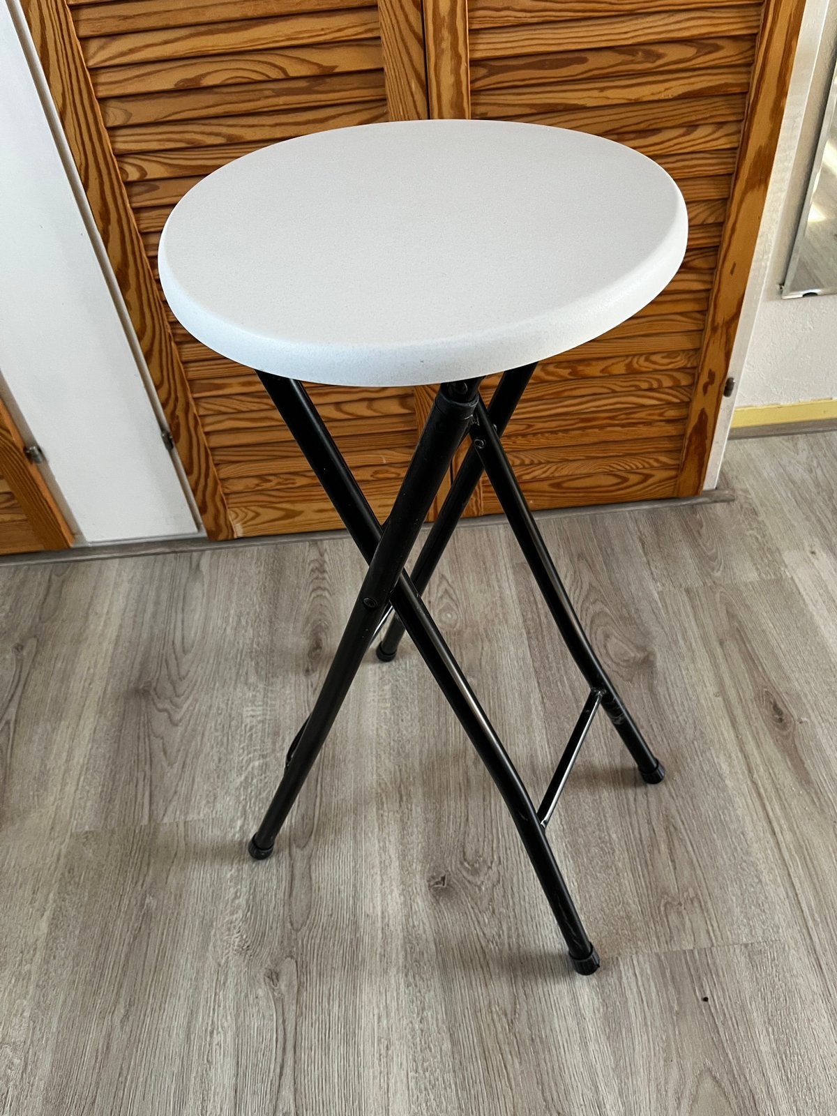 Opklapbare barkruk, Huis en Inrichting, Barkrukken, Ophalen, Kunststof, 60 tot 90 cm, Zo goed als nieuw