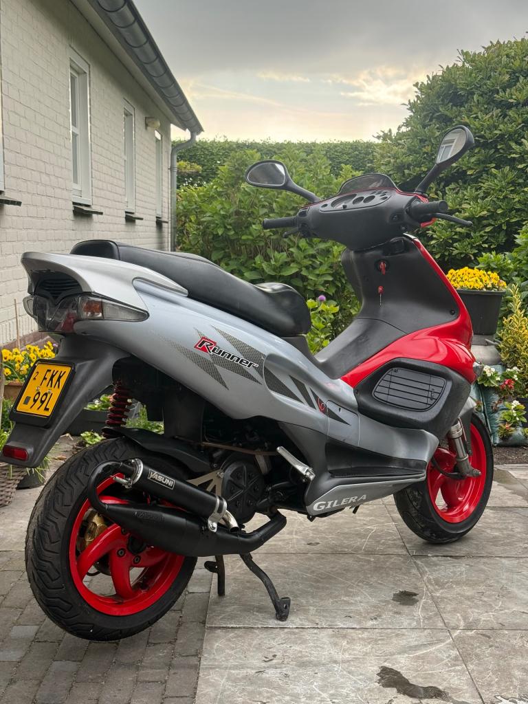 ⭐️Gilera runner sp pro Brom Nederlands kenteken Yasuni R⭐️, Fietsen en Brommers, Scooters | Piaggio, Niet ingevuld, Niet ingevuld