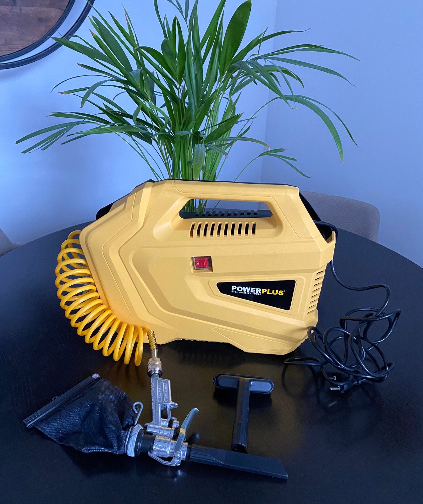 Compressor merk powerplus 8 bar. Olie vrij., Doe-het-zelf en Verbouw, Ophalen, 6 tot 10 bar, Nieuw, Minder dan 200 liter/min
