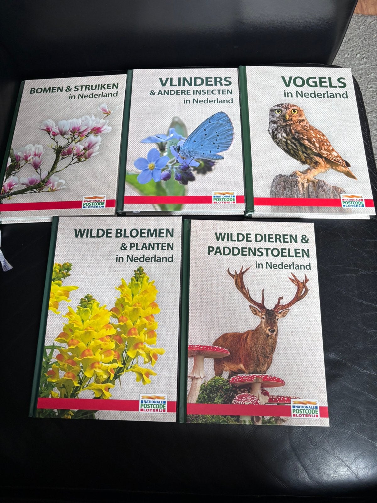 5 Natuur boeken van de Postcode Loterij met de veldgidsen, Ophalen of Verzenden, Nieuw, Natuur algemeen
