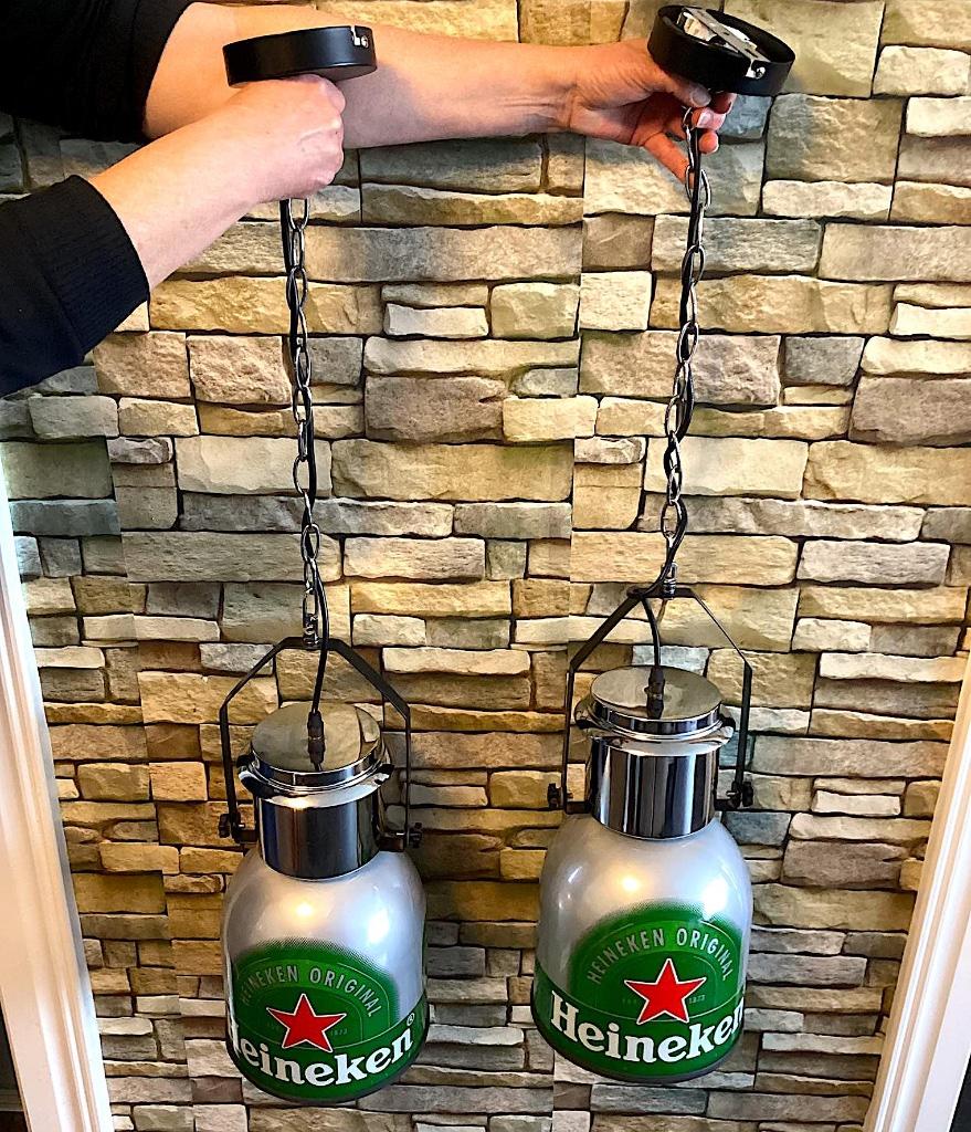 mancave cafe RVS Heineken 2 industrie hang lampen ., Huis en Inrichting, Lampen | Hanglampen, 50 tot 75 cm, Nieuw, Ophalen of Verzenden