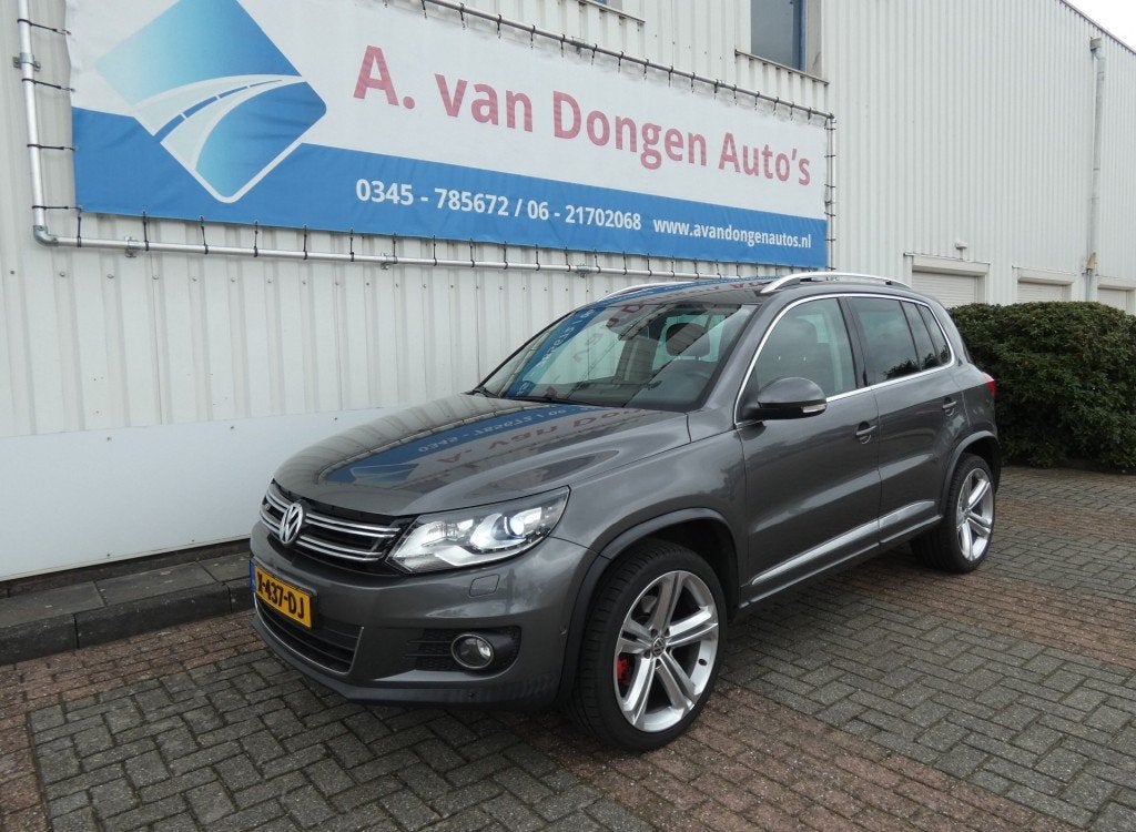 Volkswagen TIGUAN 2.0 TSI R-Line 4MOTION Automaat,Pano,Camer, Automaat, Euro 5, Gebruikt, 4 cilinders