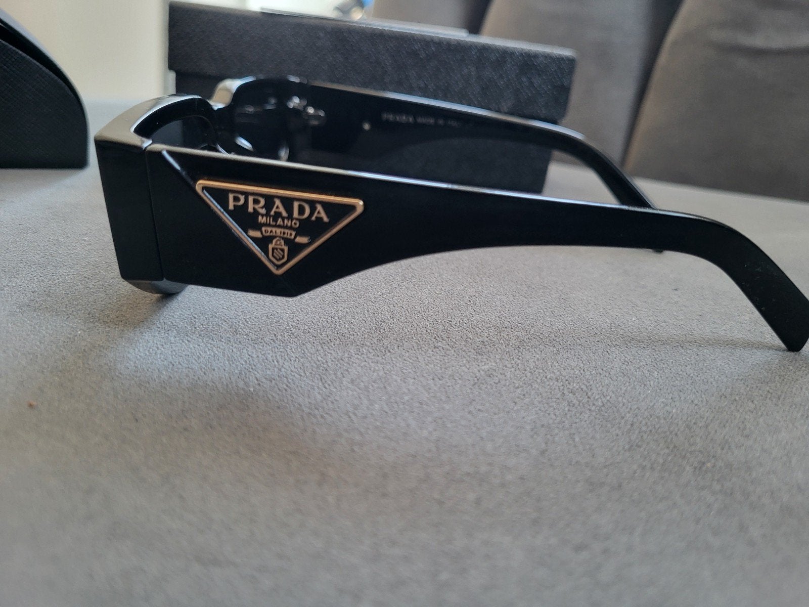 Prada Zonnebril - Zo goed als nieuw, Sieraden, Tassen en Uiterlijk, Zonnebrillen en Brillen | Heren, Ophalen of Verzenden