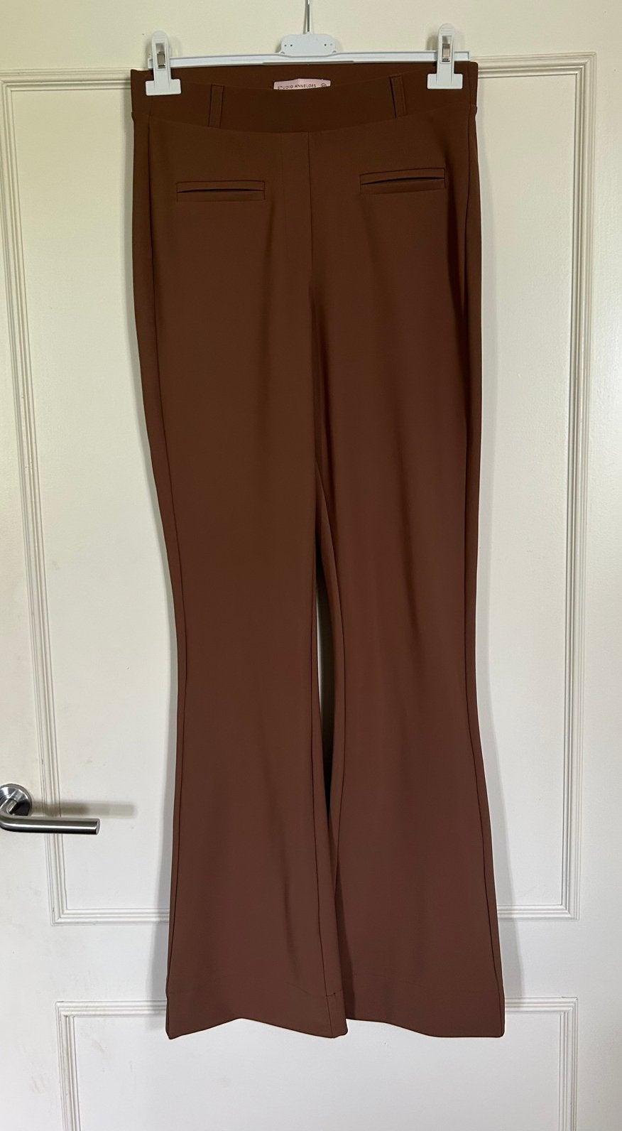 Bruine Studio Anneloes Flared Bonded broek XS, Kleding | Dames, Bruin, Verzenden, Nieuw, Maat 34 (XS) of kleiner