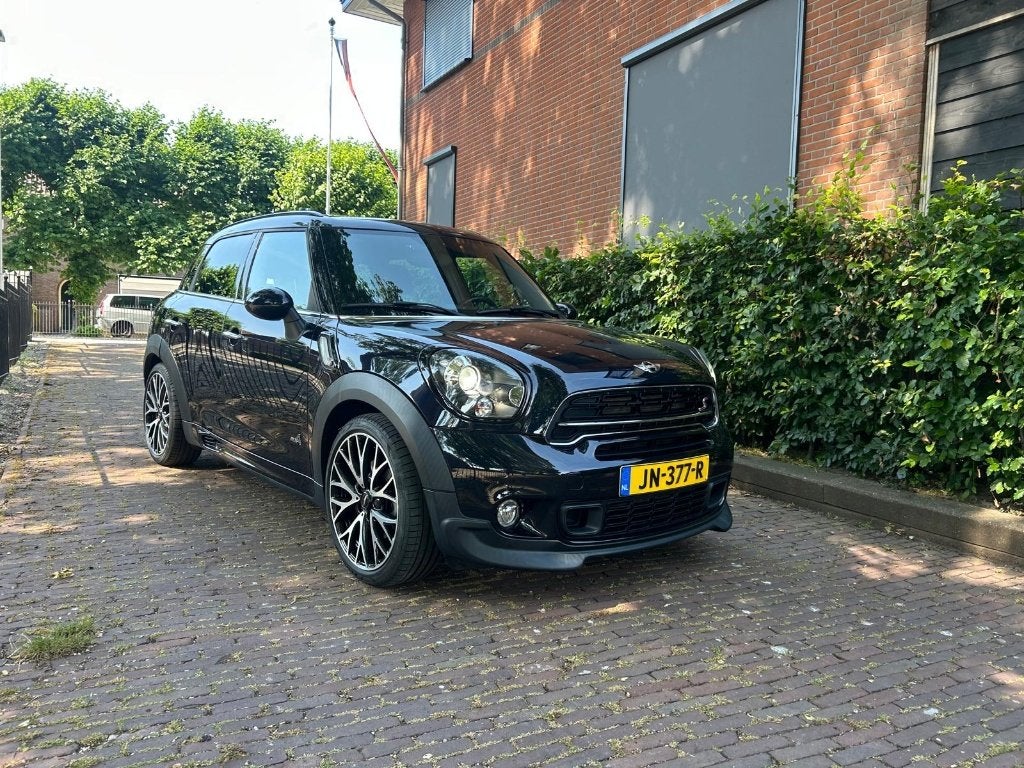 Nederlandse Mini Countryman JCW || Unieke kilometerstand, Auto's, Automaat, Zwart, Zwart, 75 €/maand