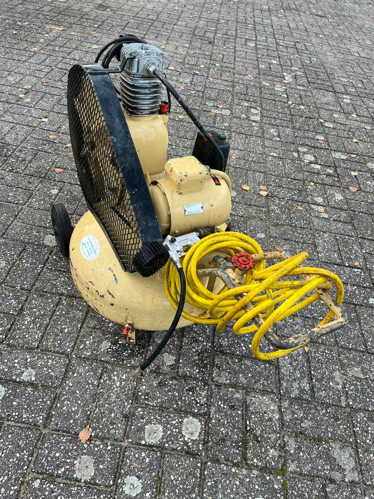Gebruikte Berko compressor met luchtslang, Gebruikt, 6 tot 10 bar, Ophalen of Verzenden, 25 tot 100 liter