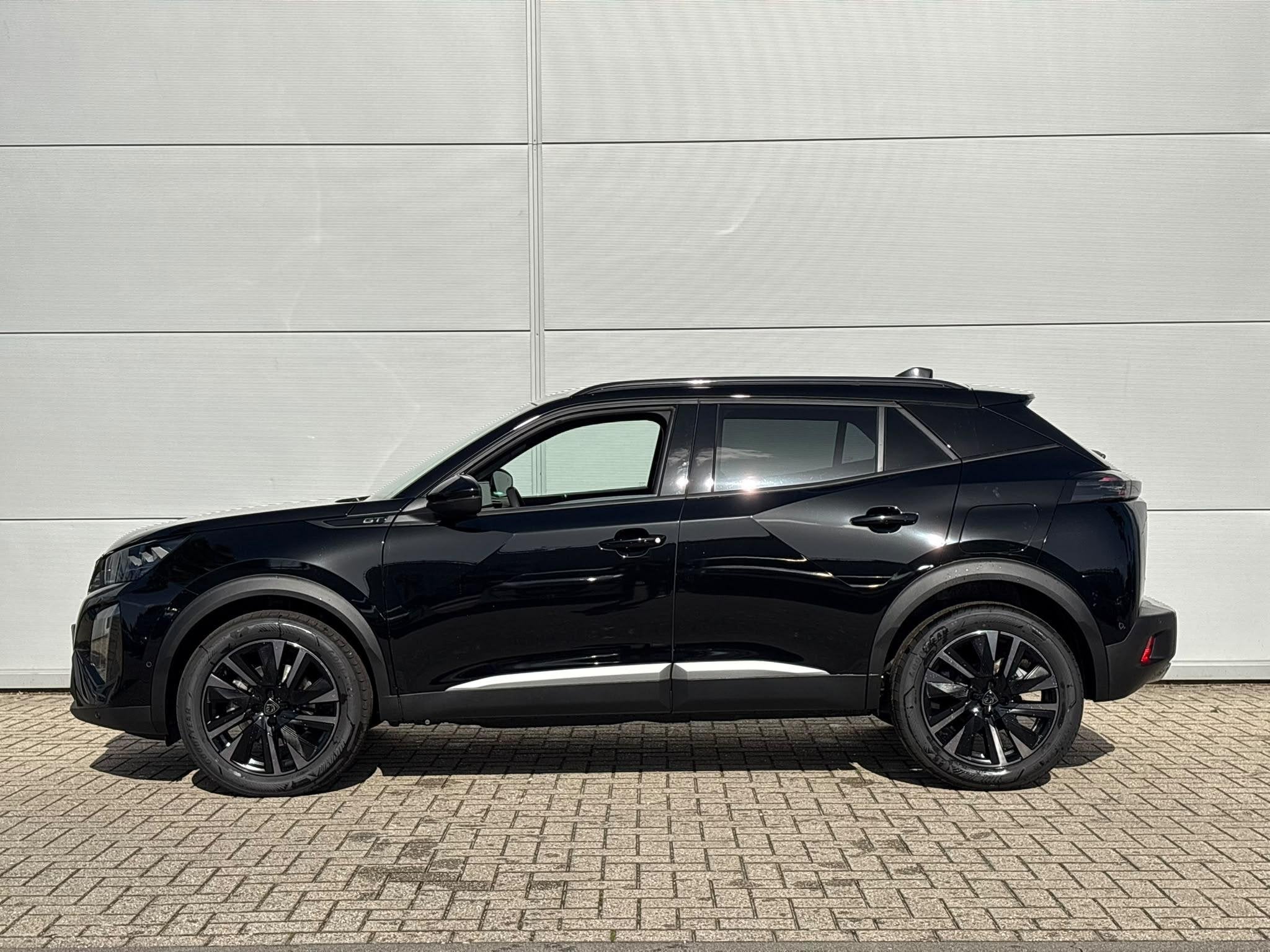 Peugeot 2008 1.2 Hybrid 145 GT | 21% Korting | Camera | Adap, Automatische klimaatregeling, Euro 6, 1199 cc, Zwart