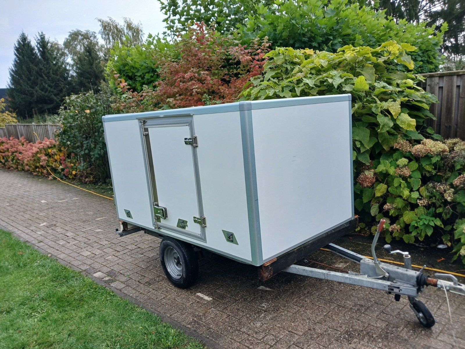 gesloten aanhanger koelwagen project, Ophalen, Zo goed als nieuw