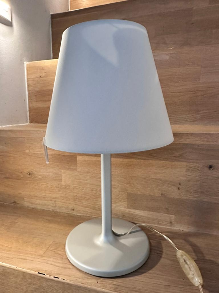 Originele Artemide Melampo tafellamp aluminiumgrijs, design, Ophalen of Verzenden, Zo goed als nieuw, Metaal, Minder dan 50 cm