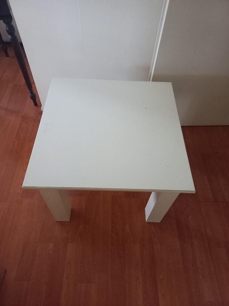 Te koop mooie massieve bij zet tafeltje, Huis en Inrichting, Tafels | Salontafels, Ophalen, 50 tot 100 cm, 50 tot 75 cm, Vierkant