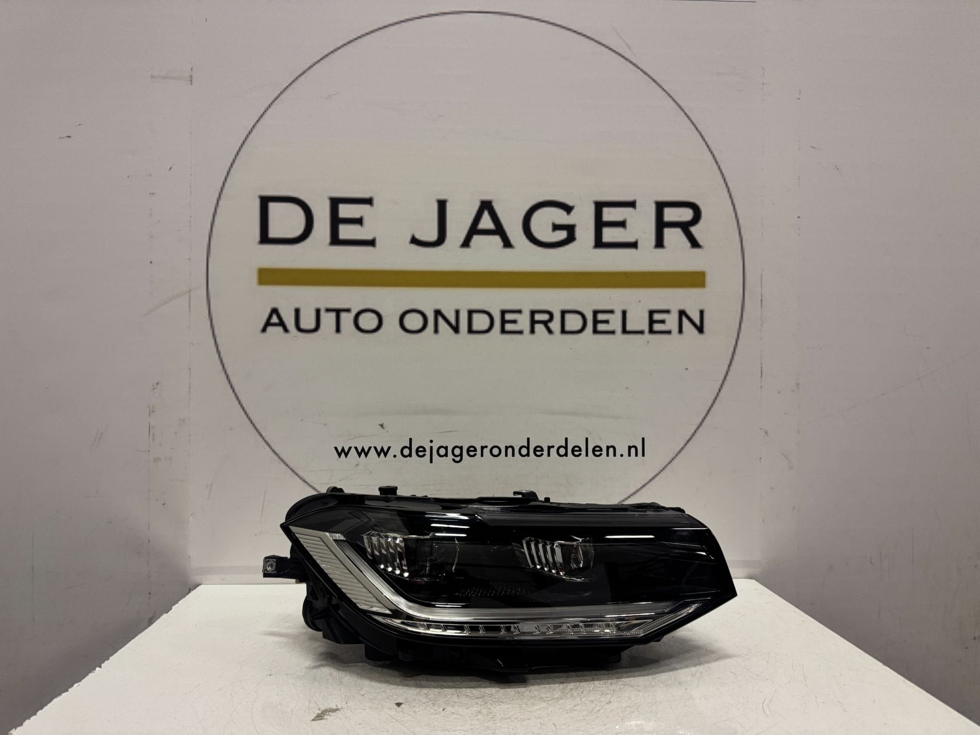 VW T-CROSS T CROSS 2GM VOL LED RECHTS 2GM941036B ORIGINEEL, Auto-onderdelen, Gebruikt, Volkswagen, Volkswagen AG, Berliner Ring 2
38440  Wolfsburg, DE
