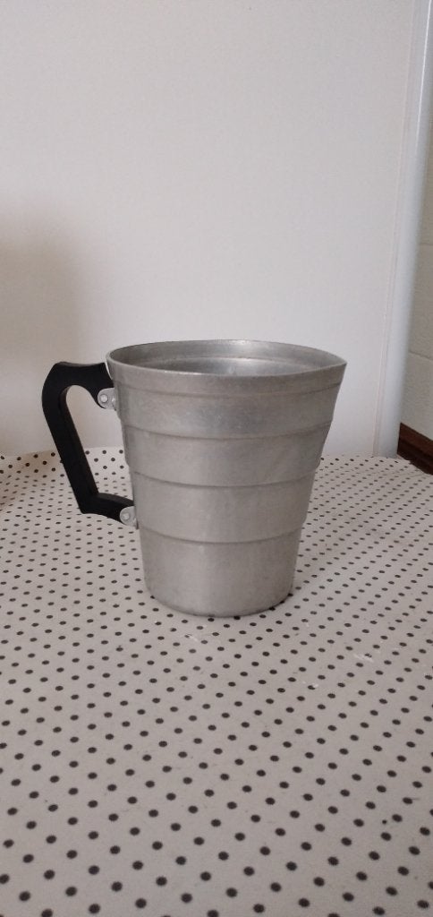 Oude aluminium maatbeker, Overige typen, Ophalen of Verzenden, Zo goed als nieuw, Overige materialen