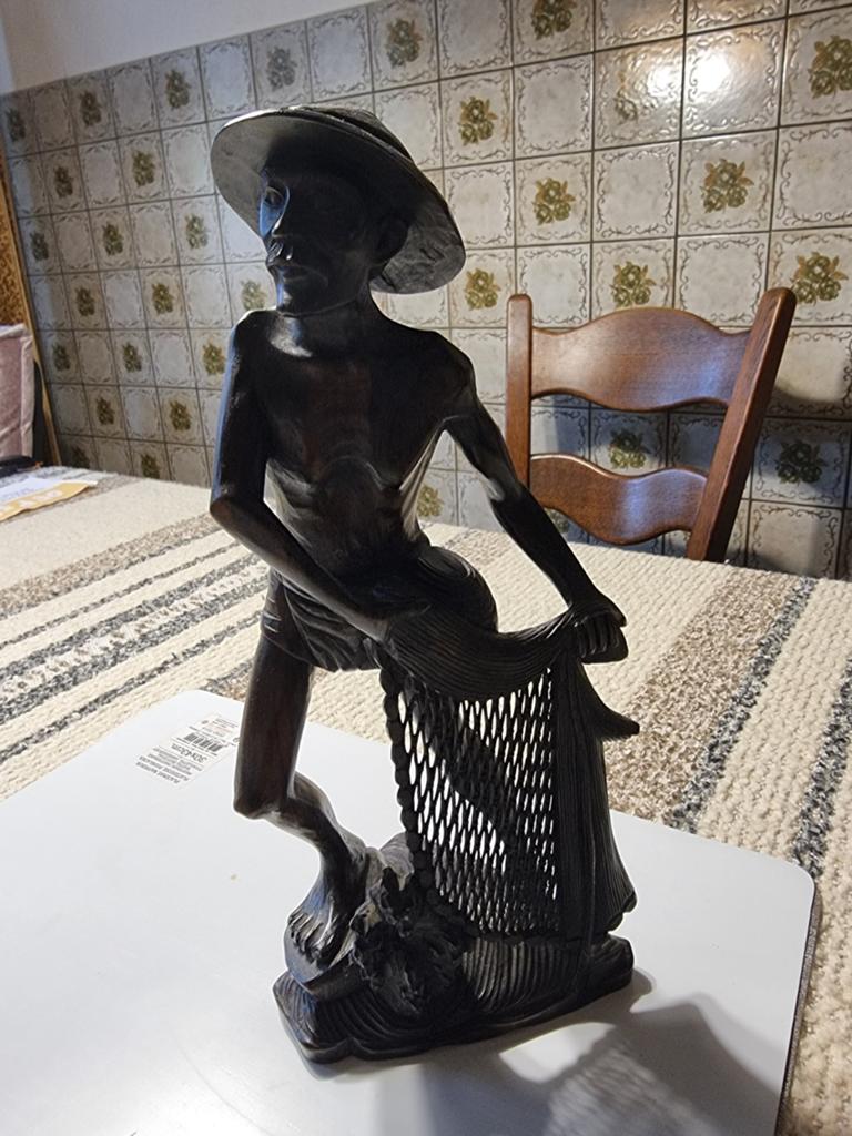 Houten beeld van visser met net, Antiek en Kunst, Kunst | Beelden en Houtsnijwerken, Ophalen of Verzenden, Handgemaakt, 20 - 50 cm