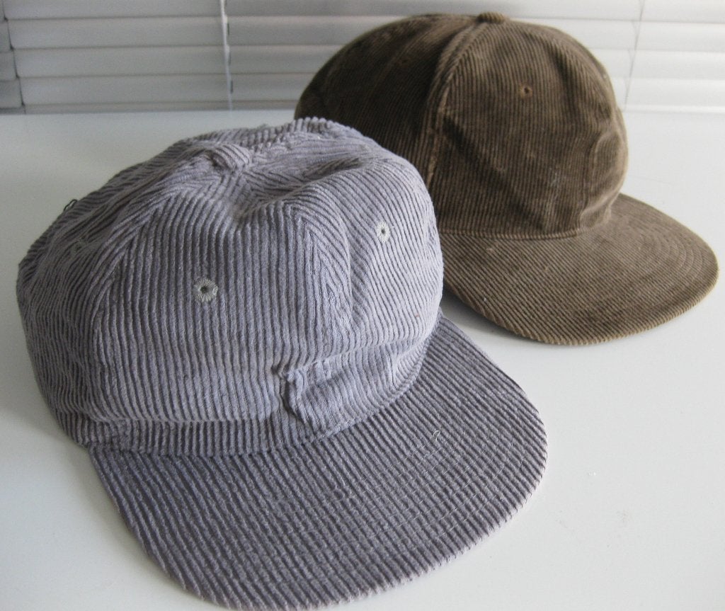 Cap / Caps ribfluweel bruin - grijs 2 stuks verstelbaar, Ophalen of Verzenden, Nieuw