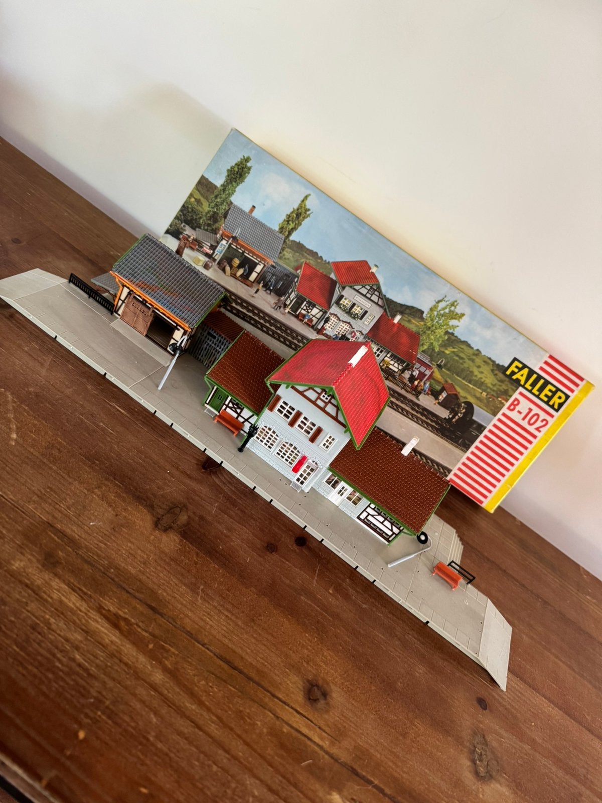 Faller treinstation stationsgebouw H0, Hobby en Vrije tijd, Modeltreinen | H0, Gebruikt, Brug, Tunnel of Gebouw, Gelijkstroom of Wisselstroom