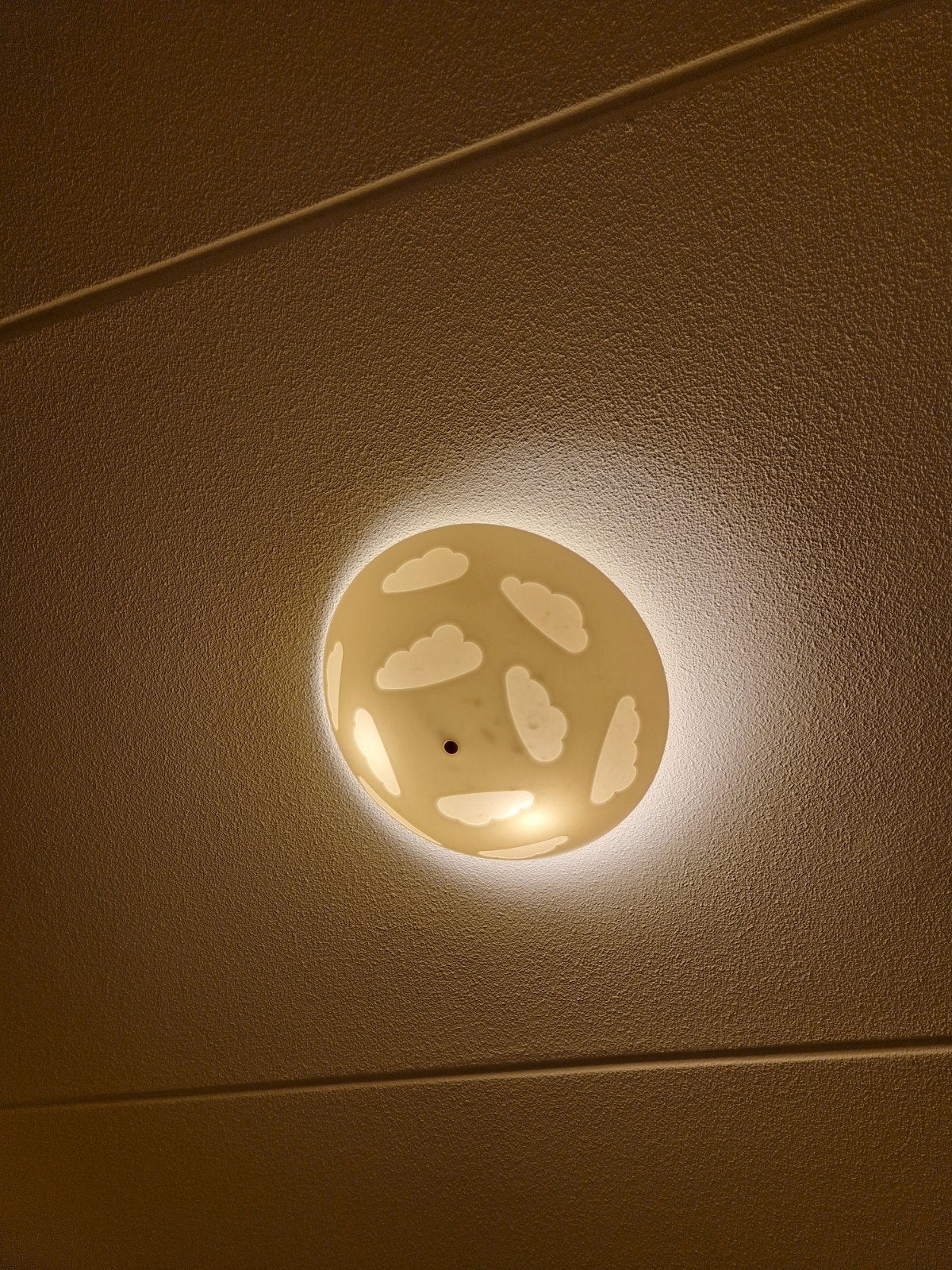 Leuke Plafonnière met wolkenpatroon, Huis en Inrichting, Lampen | Plafondlampen, Kunststof, Gebruikt, Ophalen of Verzenden, Wit