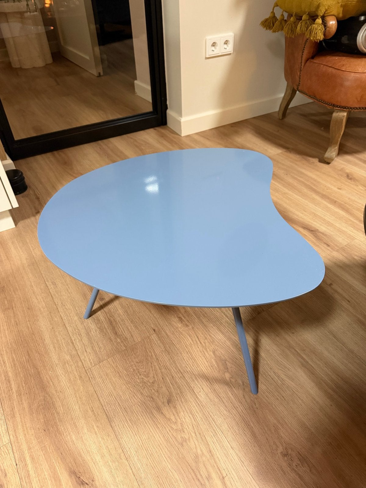 Lichtblauwe bijzettafel met 3 poten - 60x60x35cm, Ophalen, Gebruikt, 50 tot 100 cm, 50 tot 100 cm