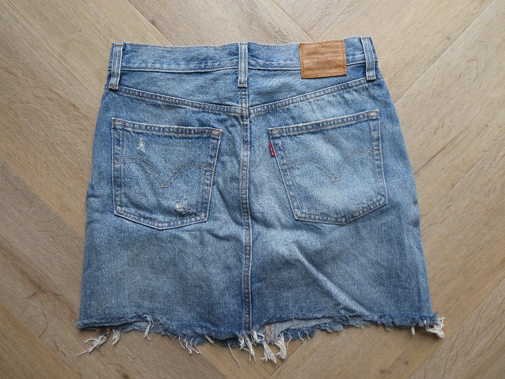 Levi spijkerrok maat 30, Kleding | Dames, Rokken, Maat 38/40 (M), Blauw, Ophalen of Verzenden, Zo goed als nieuw