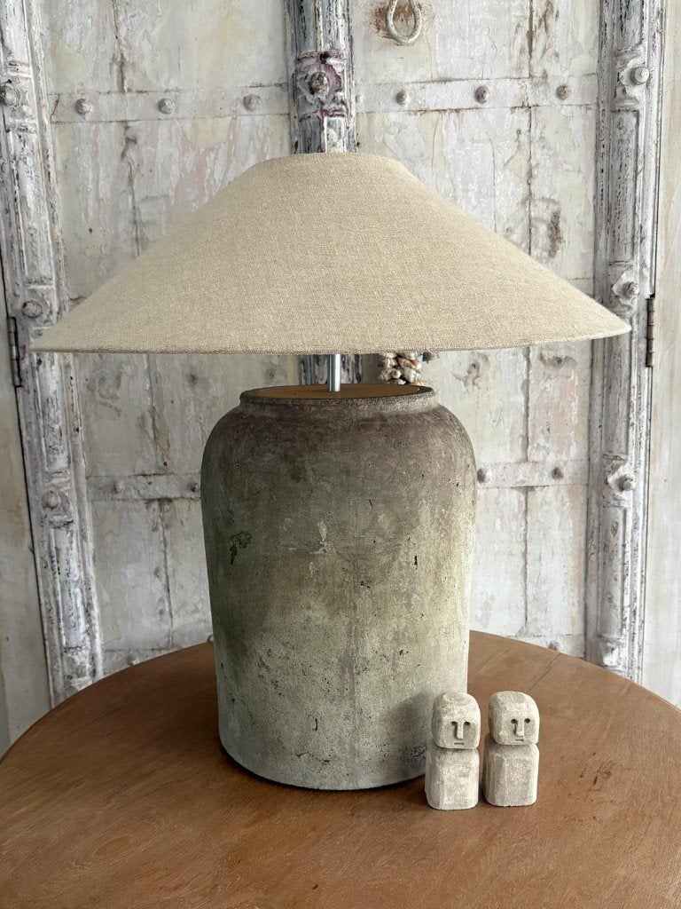 Betonnen PTMD lamp met linnen Chinese hoed lampenkap flamant, Ophalen