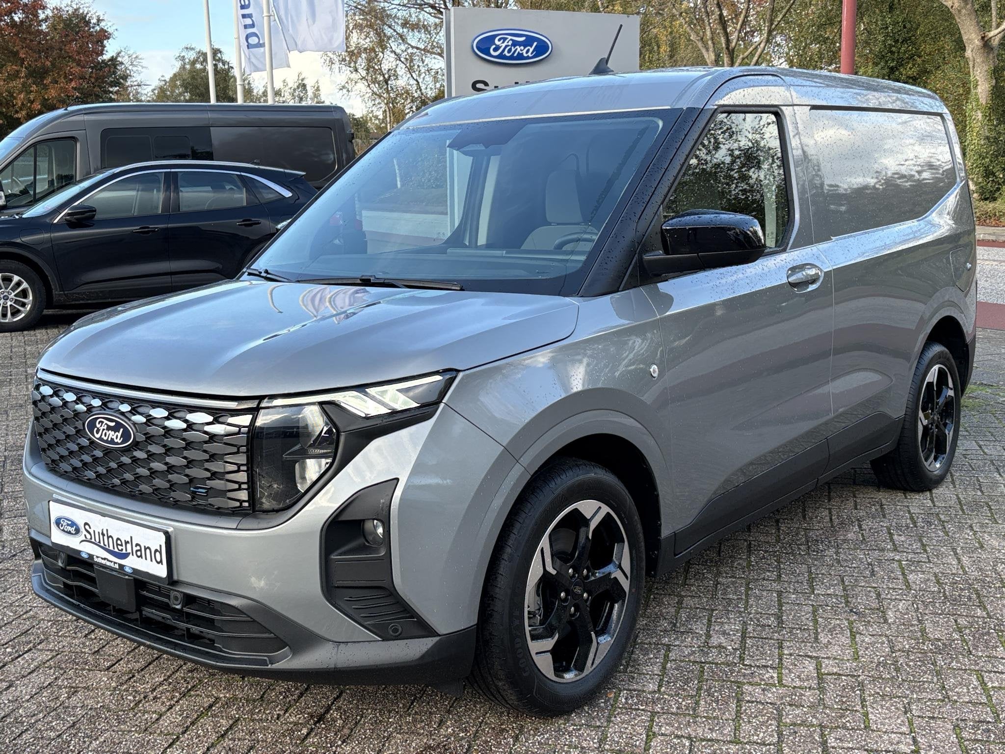 Ford E-Transit Courier Limited 46 kWh | 136pk | Adaptive cru, 300 km, Origineel Nederlands, 1524 kg, Nieuw