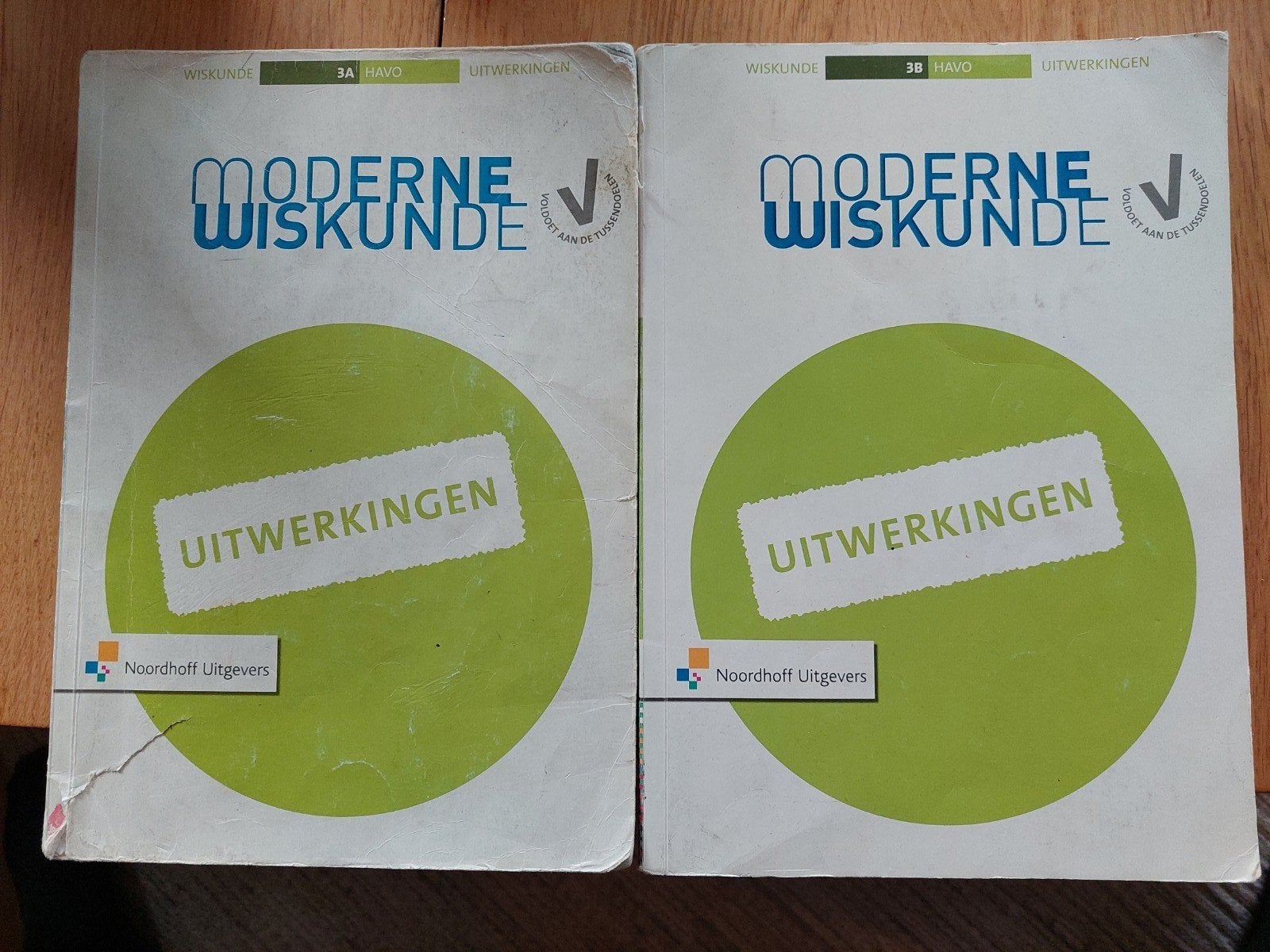 Moderne Wiskunde 3A en 3B HAVO Uitwerkingenboeken, Boeken, Gelezen, Wiskunde A, HAVO, Ophalen of Verzenden