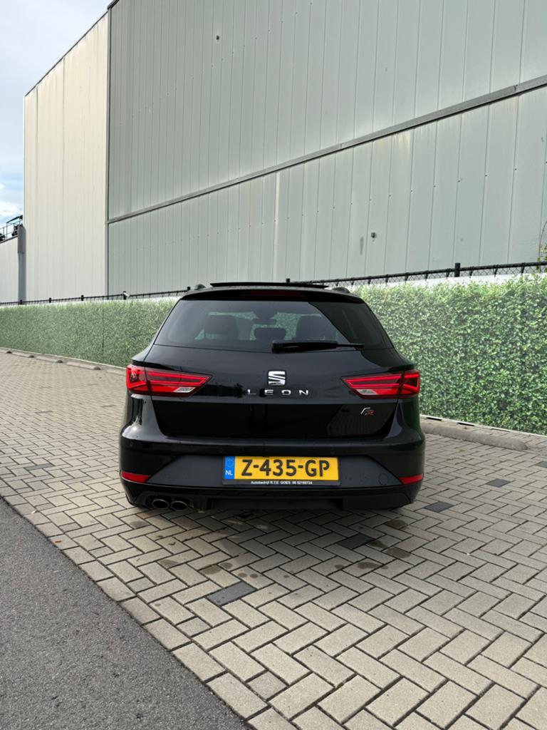 Seat Leon 2.0 TDI FR 150PK 2019 Zwart station, Auto's, BMW, 1325 kg, Zwart, 4 cilinders, Zwart