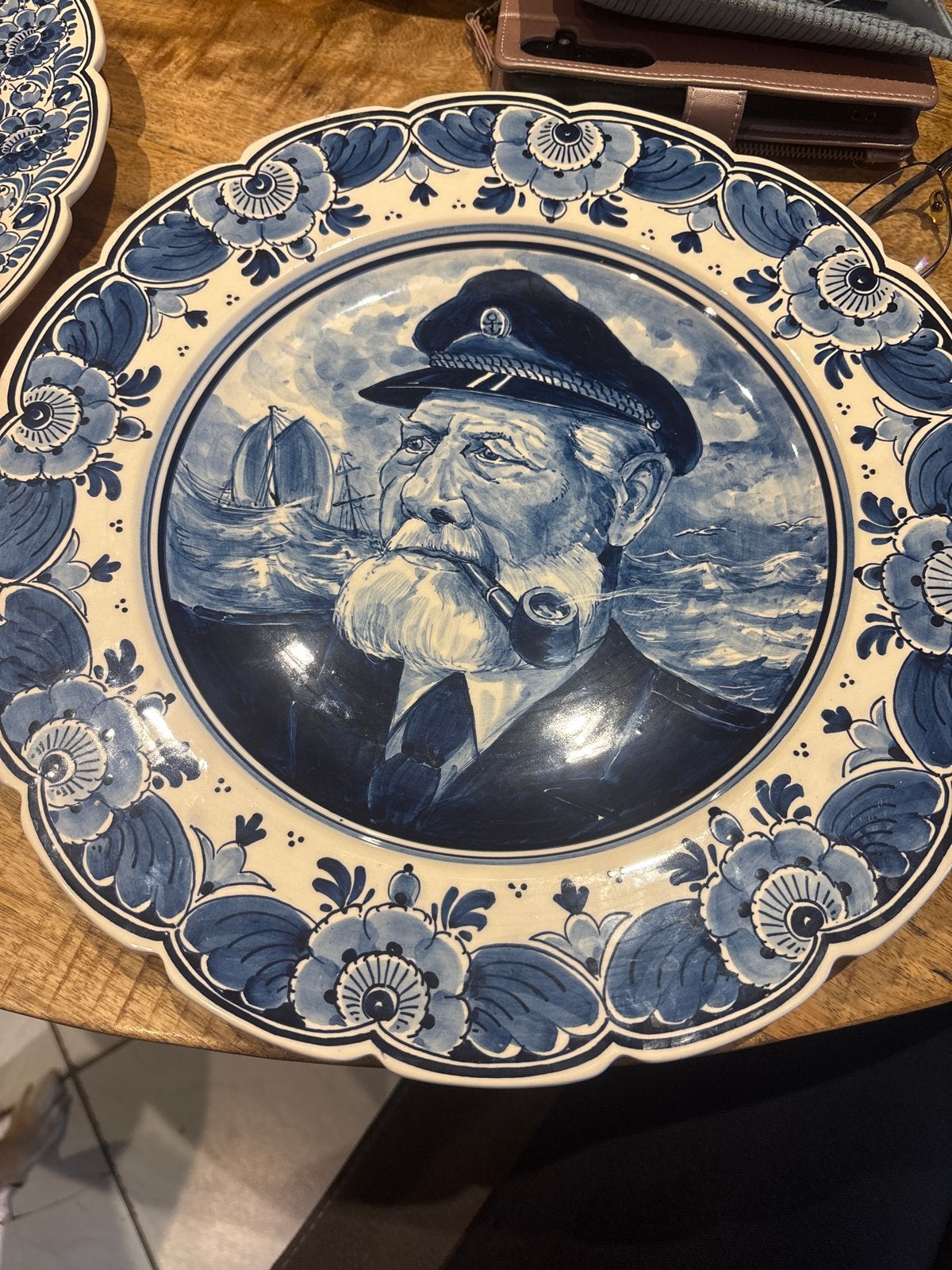 Set van 2 handgeschilderde Delfts Blauwe sierborden, Antiek en Kunst, Antiek | Wandborden en Tegels, Ophalen of Verzenden