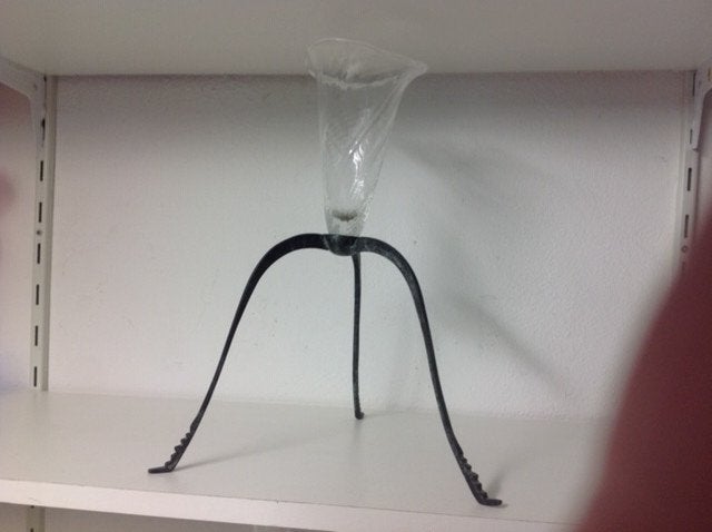 Borek sipek glas met driepoot, Ophalen