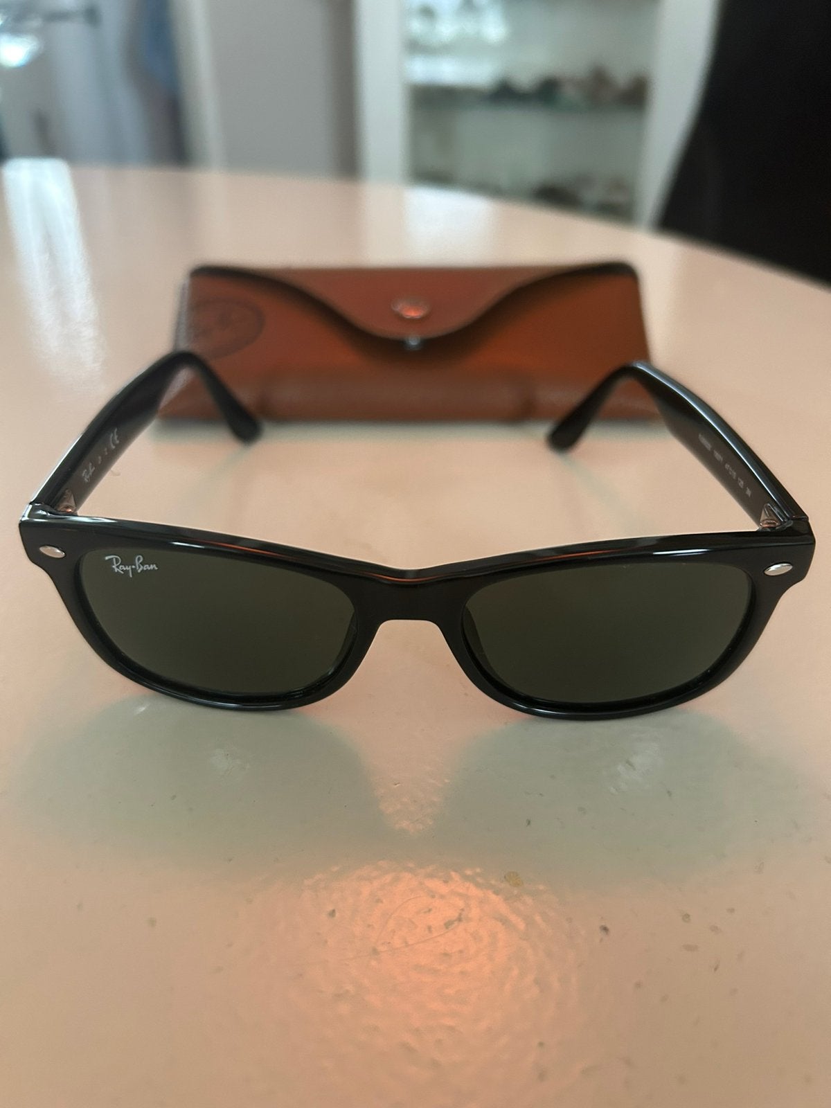 Ray-Ban Junior zonnebril voor kinderen, Kinderen en Baby's, Ophalen of Verzenden, Zo goed als nieuw, Zonnebril, Zwart