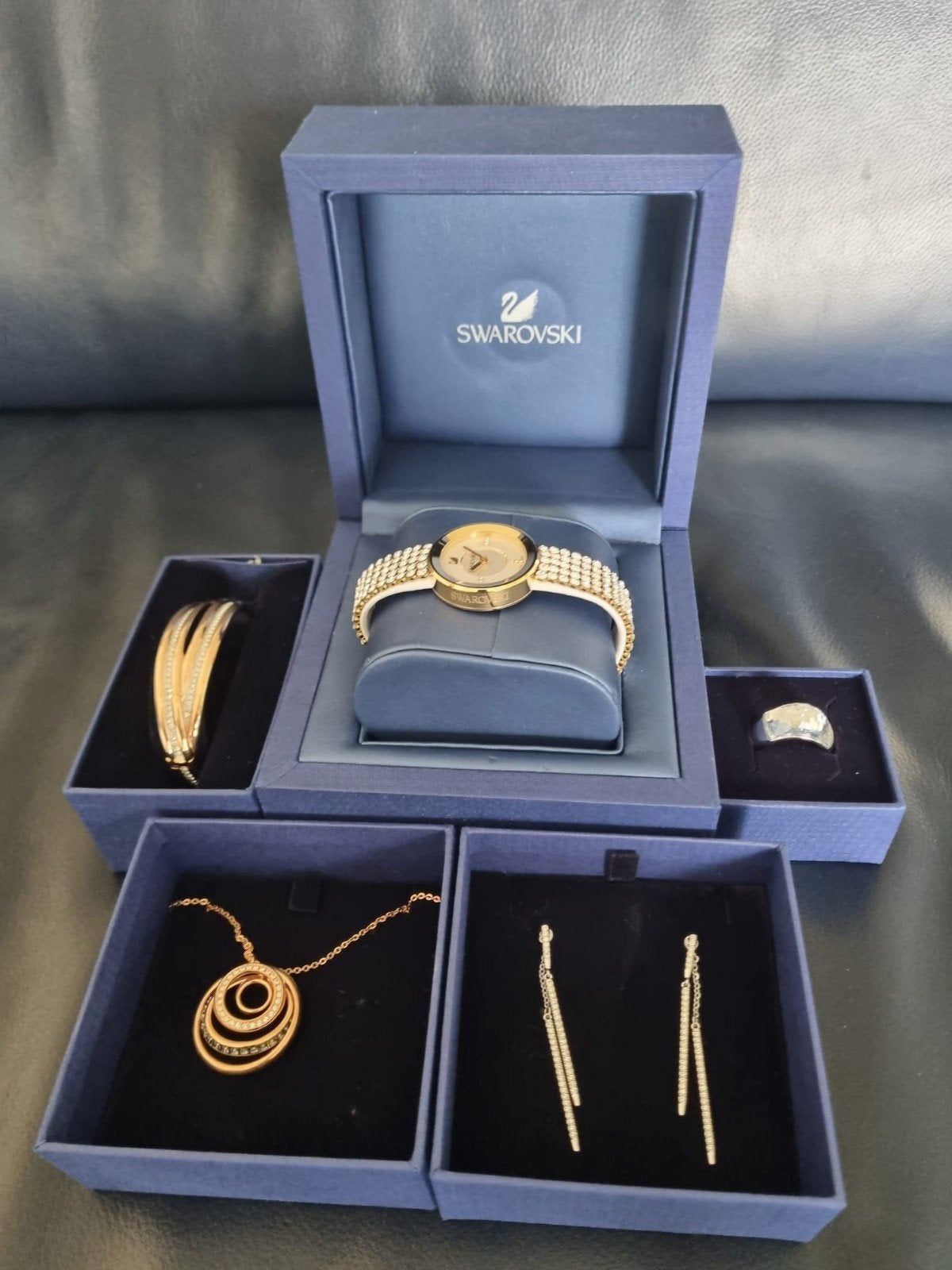 Nieuwe Swarovski Sieradenset inc 2 ringen + Horloge, Ophalen, Nieuw, Overige materialen