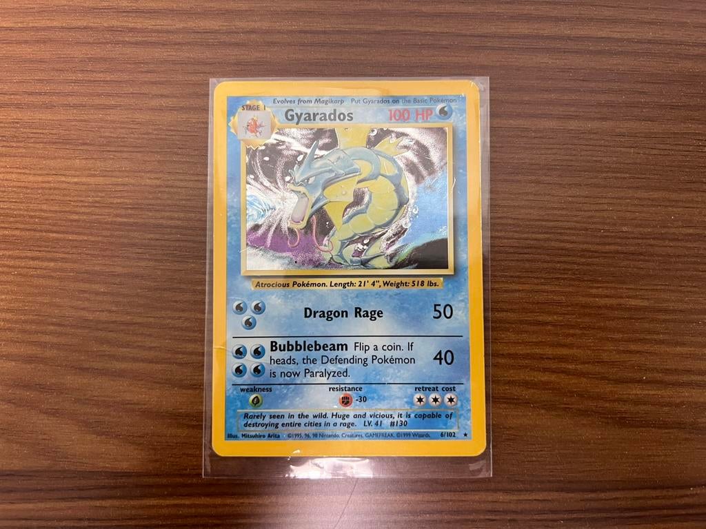 Gyarados 6/102 base set, Hobby en Vrije tijd, Verzamelkaartspellen | Pokémon, Ophalen of Verzenden, Zo goed als nieuw