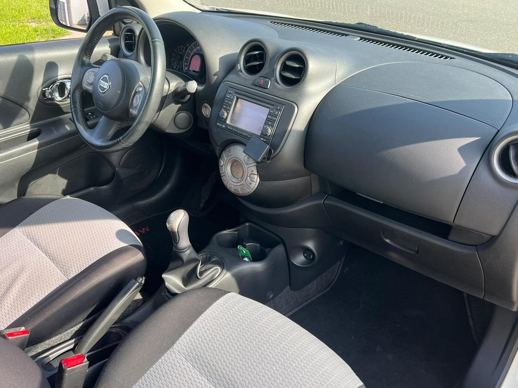 Nissan Micra 1.2 DIG-S Tekna 2013 5DRS Clima Pano Cruise, Auto's, Voorwielaandrijving, Euro 5, Stof, Zwart