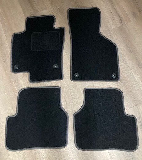 Mattenset voor een Volkswagen Passat 3C/B6/B7, Auto-onderdelen, Info@schoenek.de, Volkswagen, Nieuw, Ophalen of Verzenden